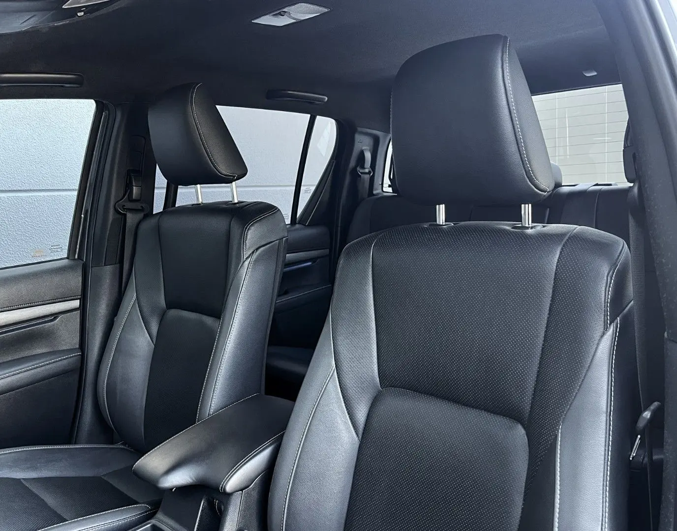 Hilux 2.8D4-D INVINCIBLE °AHK°Assistenz°Rollo°