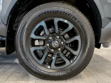 Hilux 2.8D4-D INVINCIBLE °AHK°Assistenz°Rollo°