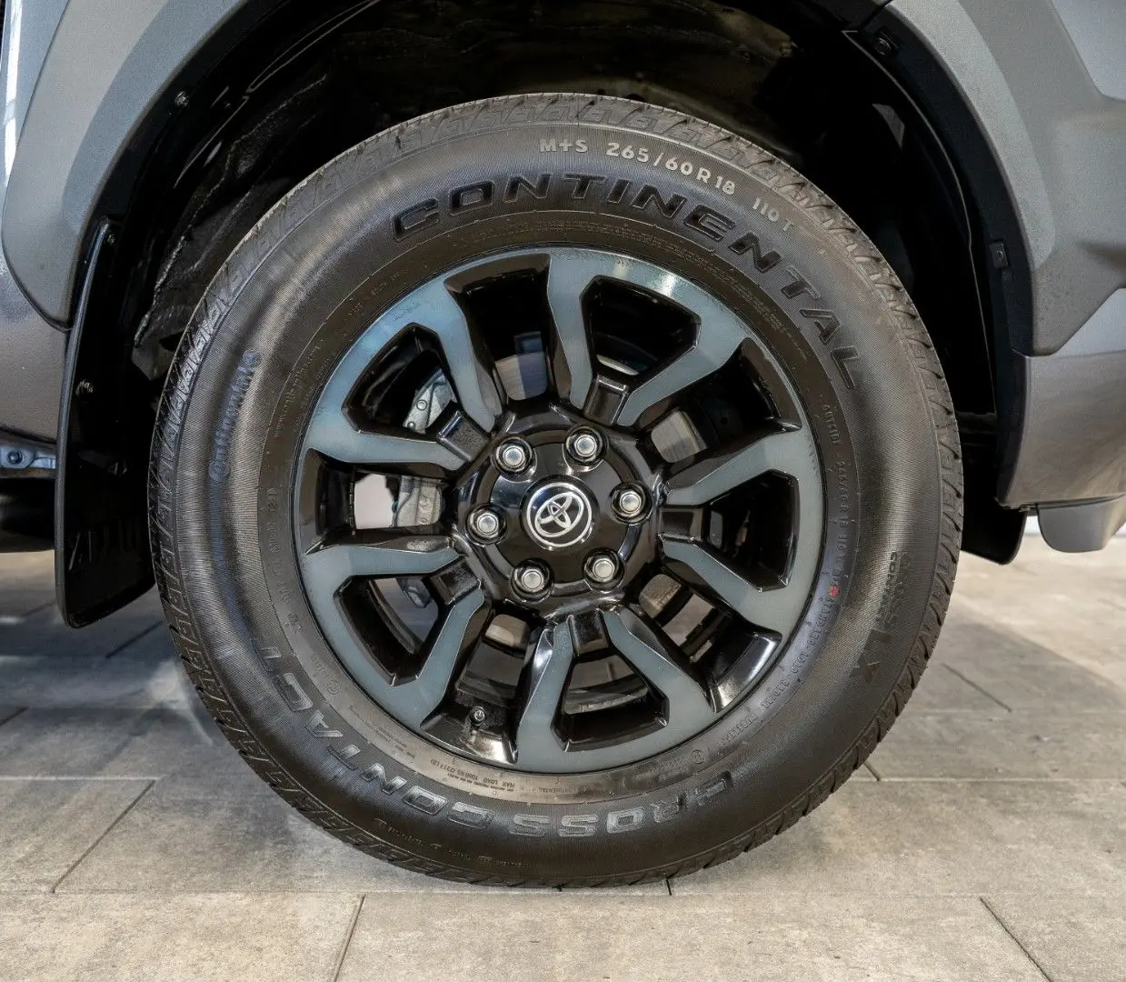 Hilux 2.8D4-D INVINCIBLE °AHK°Assistenz°Rollo°