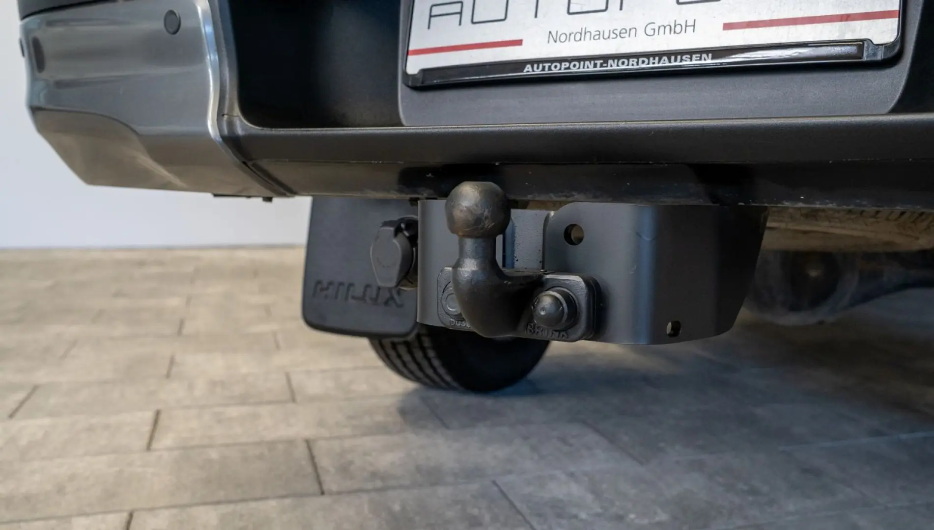 Hilux 2.8D4-D INVINCIBLE °AHK°Assistenz°Rollo°