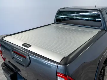 Hilux 2.8D4-D INVINCIBLE °AHK°Assistenz°Rollo°