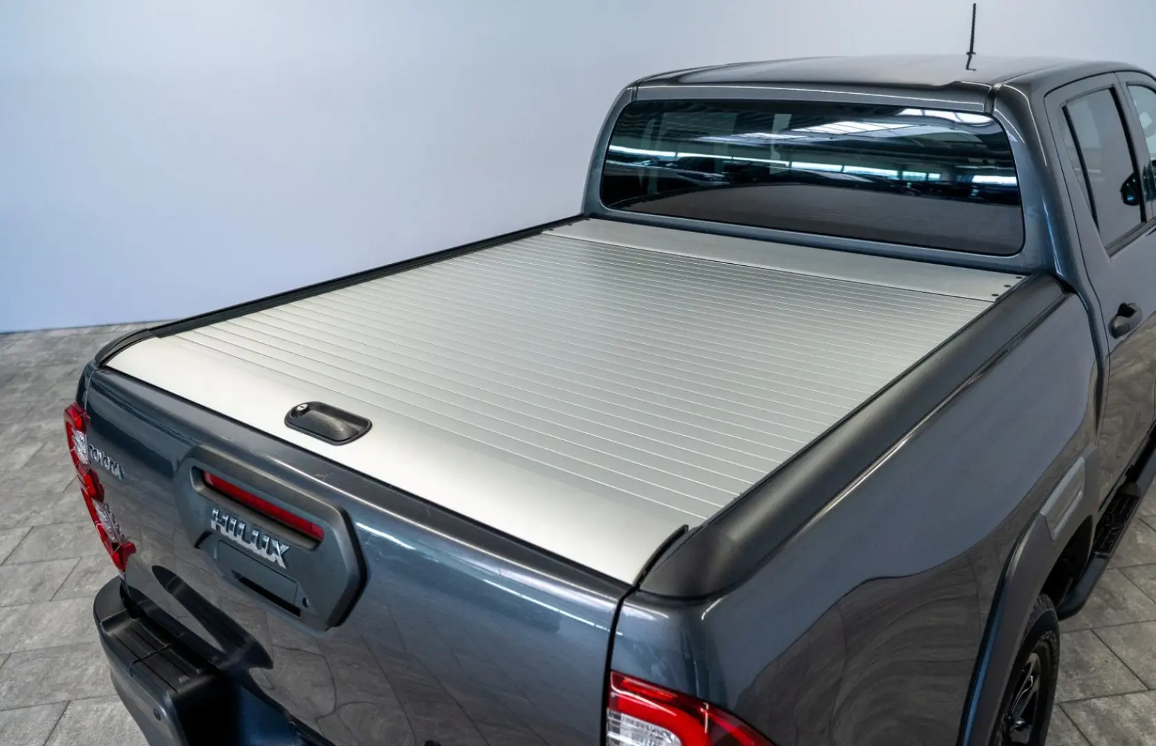 Hilux 2.8D4-D INVINCIBLE °AHK°Assistenz°Rollo°
