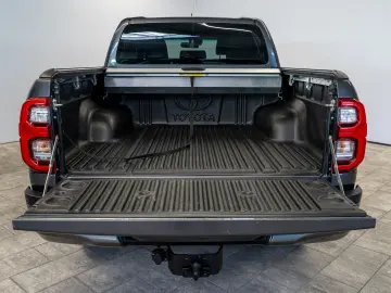 Hilux 2.8D4-D INVINCIBLE °AHK°Assistenz°Rollo°