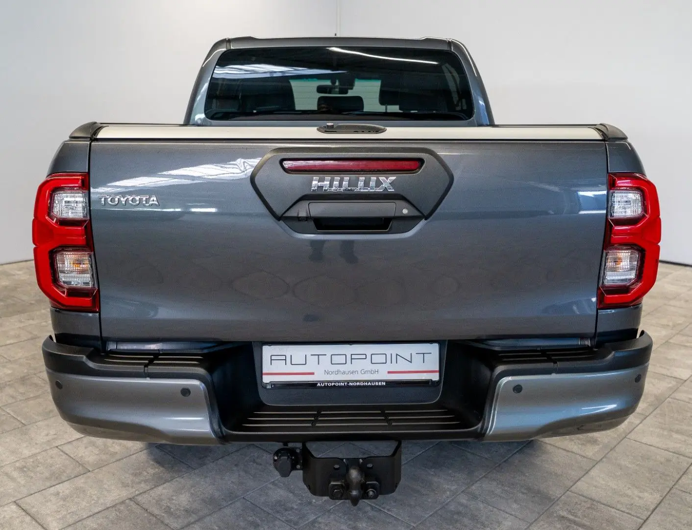 Hilux 2.8D4-D INVINCIBLE °AHK°Assistenz°Rollo°