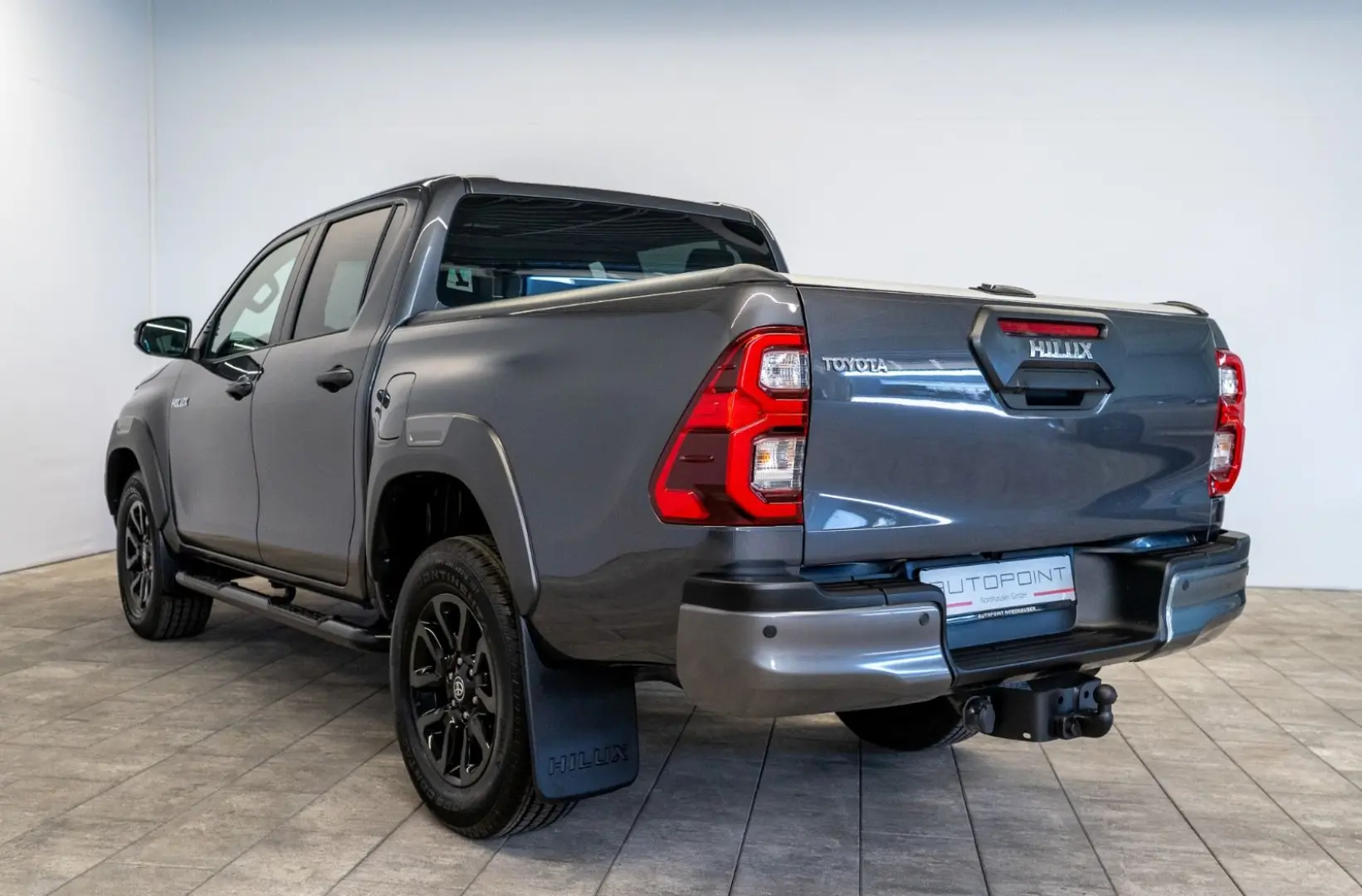 Hilux 2.8D4-D INVINCIBLE °AHK°Assistenz°Rollo°