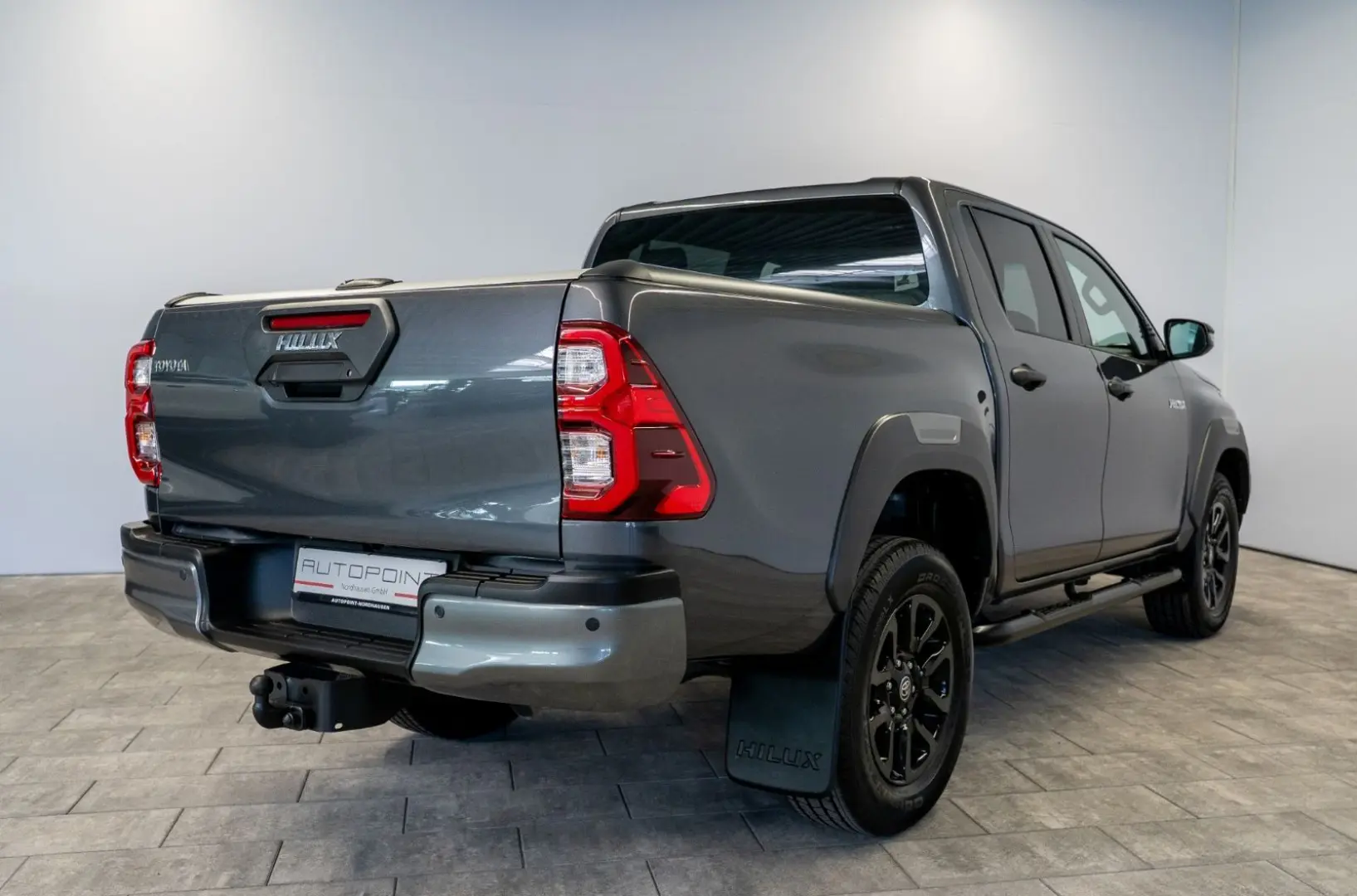 Hilux 2.8D4-D INVINCIBLE °AHK°Assistenz°Rollo°
