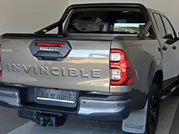 Hilux 2.8 D-4D Invincible,ACC,Rollbügel,LED,AHK