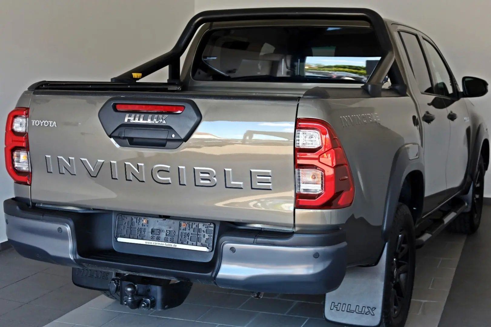 Hilux 2.8 D-4D Invincible,ACC,Rollbügel,LED,AHK