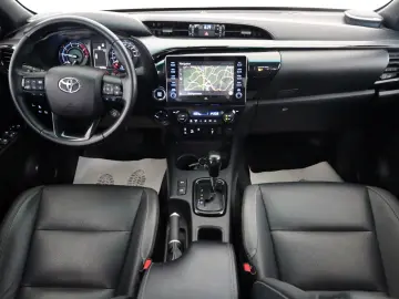 Hilux 2.8 D-4D Invincible,ACC,Rollbügel,LED,AHK