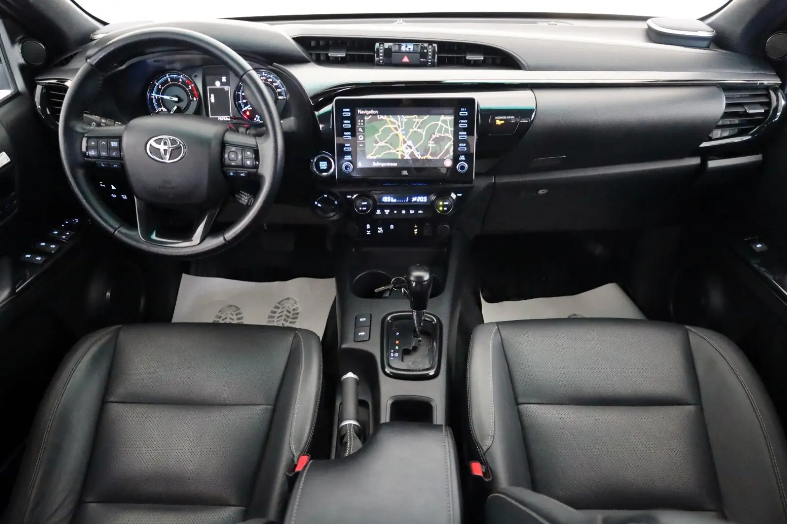 Hilux 2.8 D-4D Invincible,ACC,Rollbügel,LED,AHK