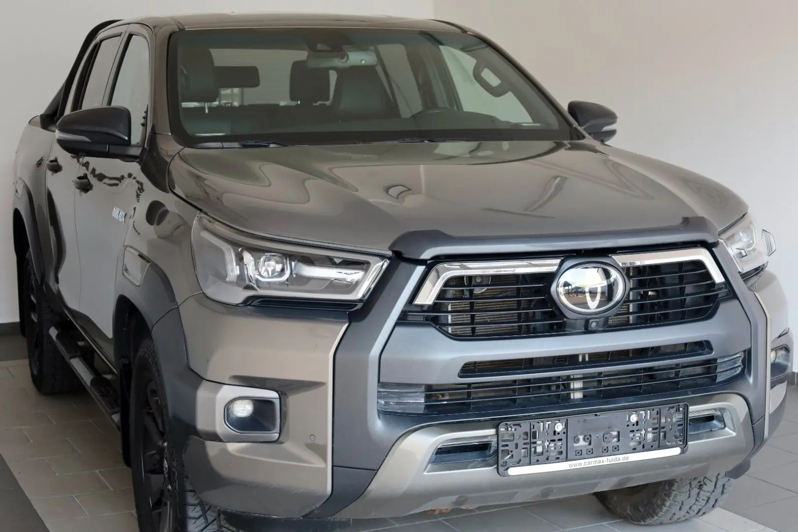 Hilux 2.8 D-4D Invincible,ACC,Rollbügel,LED,AHK