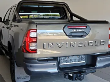 Hilux 2.8 D-4D Invincible,ACC,Rollbügel,LED,AHK