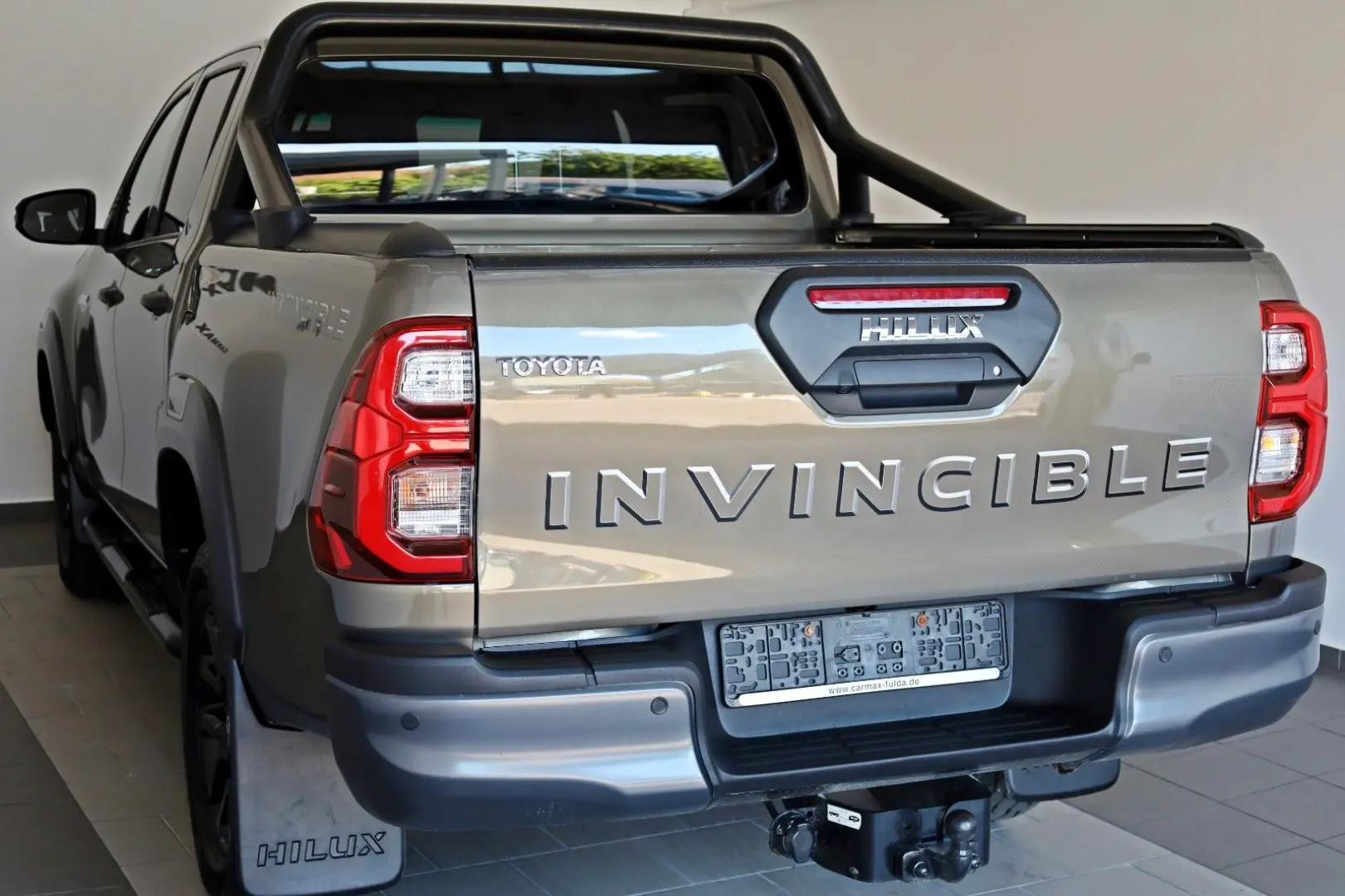 Hilux 2.8 D-4D Invincible,ACC,Rollbügel,LED,AHK