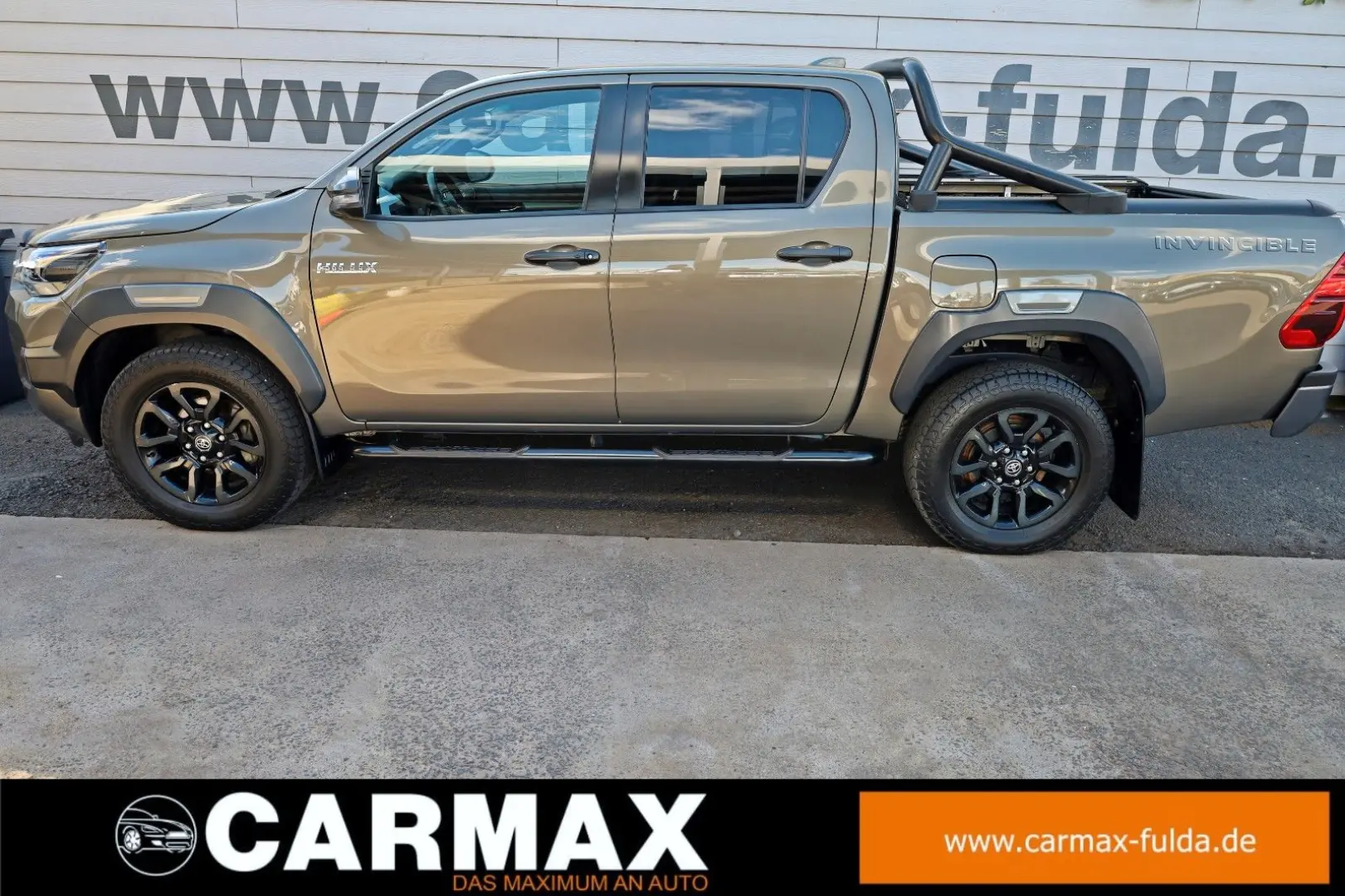 Hilux 2.8 D-4D Invincible,ACC,Rollbügel,LED,AHK