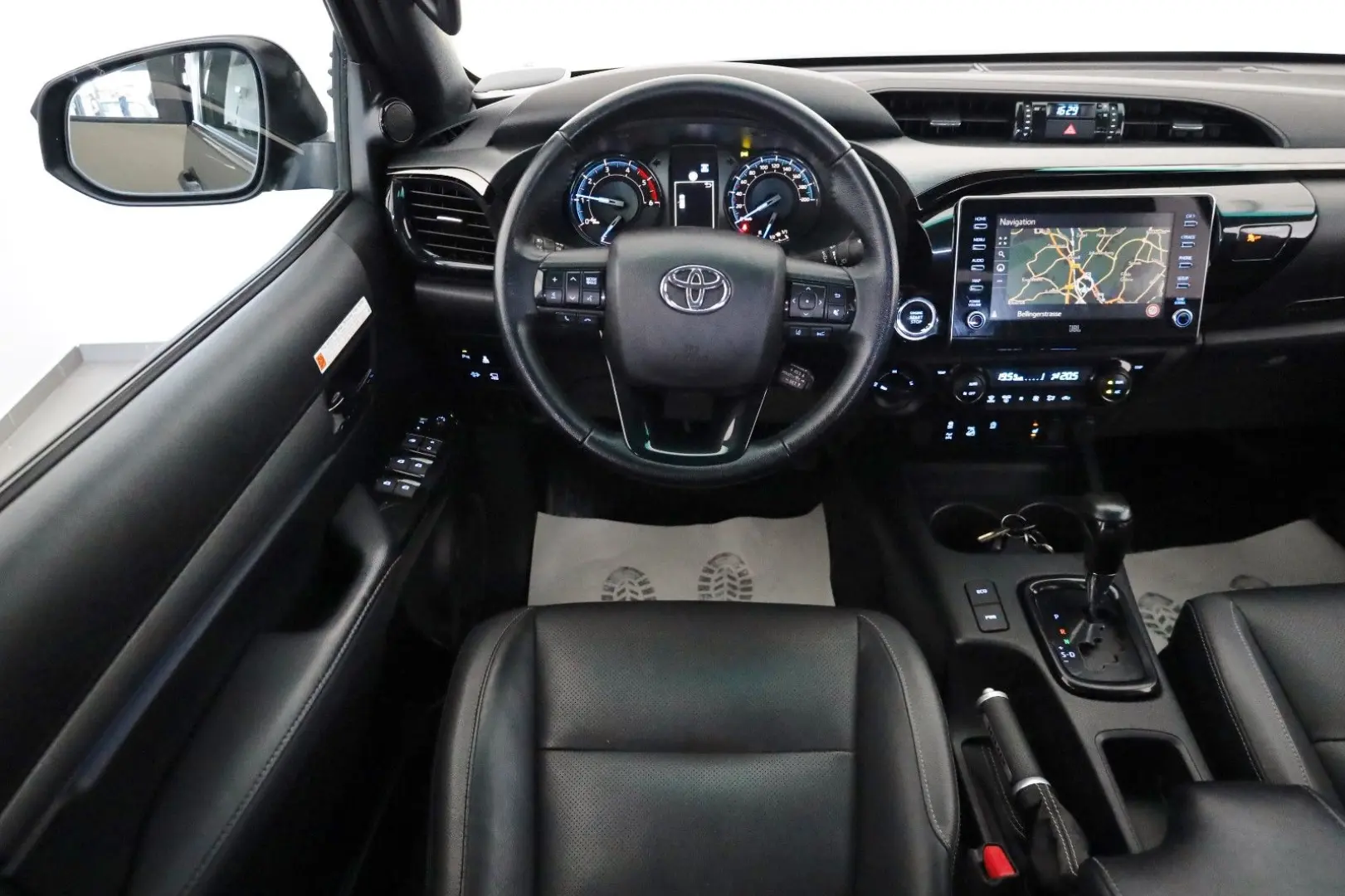 Hilux 2.8 D-4D Invincible,ACC,Rollbügel,LED,AHK