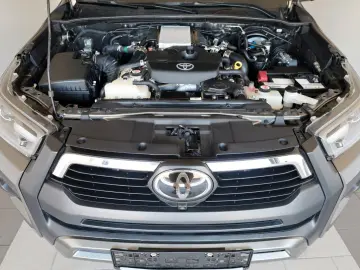 Hilux 2.8 D-4D Invincible,ACC,Rollbügel,LED,AHK