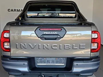 Hilux 2.8 D-4D Invincible,ACC,Rollbügel,LED,AHK