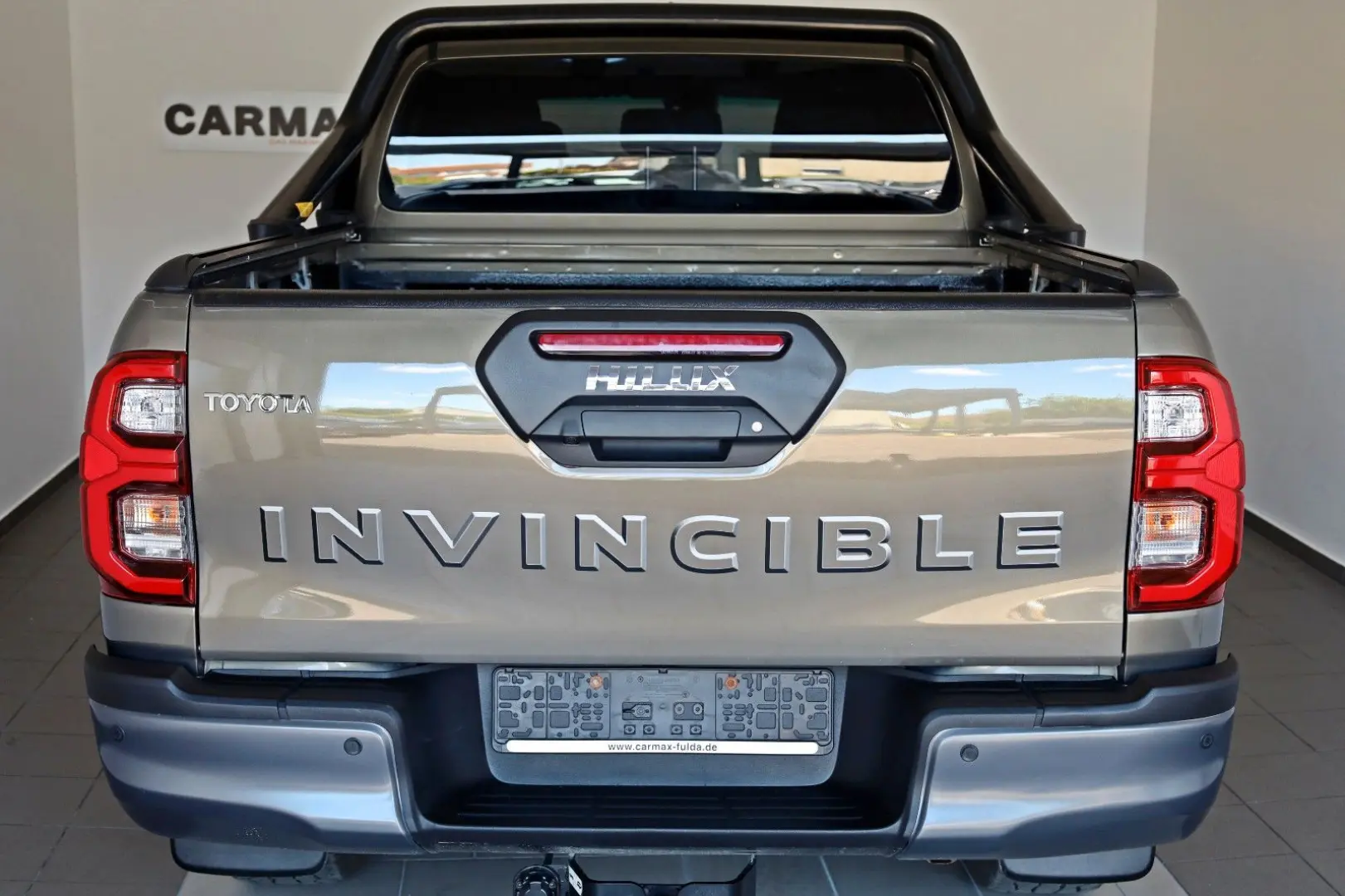 Hilux 2.8 D-4D Invincible,ACC,Rollbügel,LED,AHK