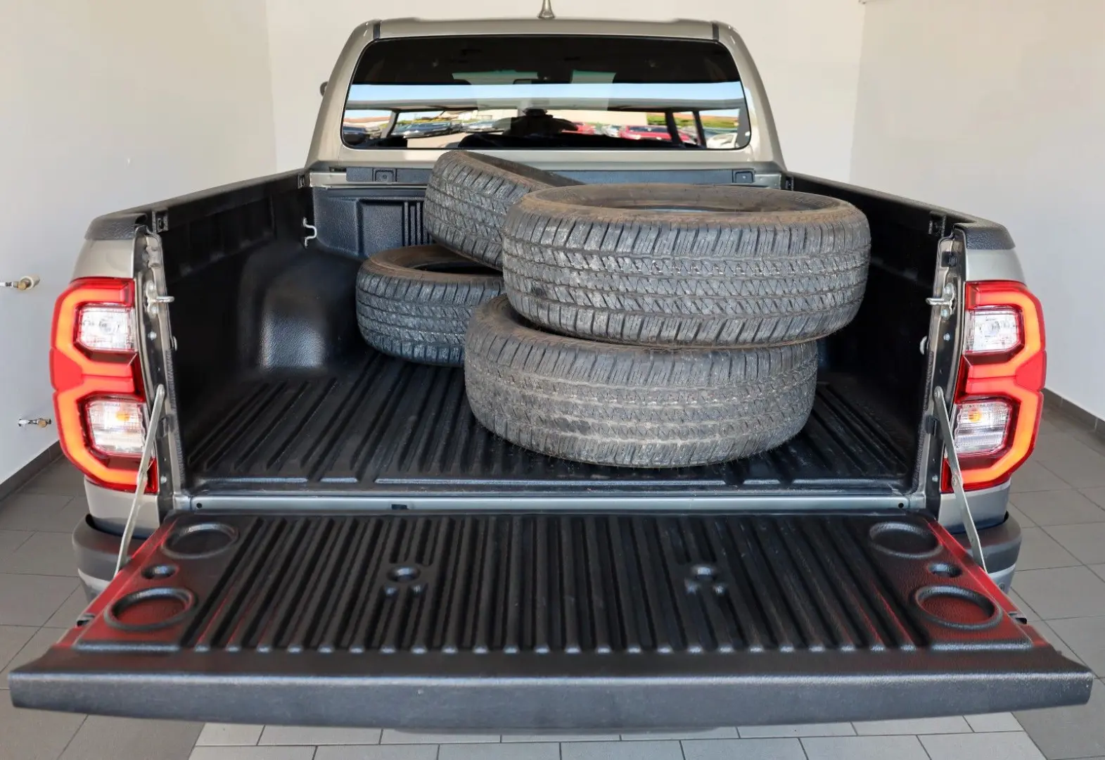 Hilux 2.8 D-4D Invincible,DOKA,ACC,WERKSGARANTIE