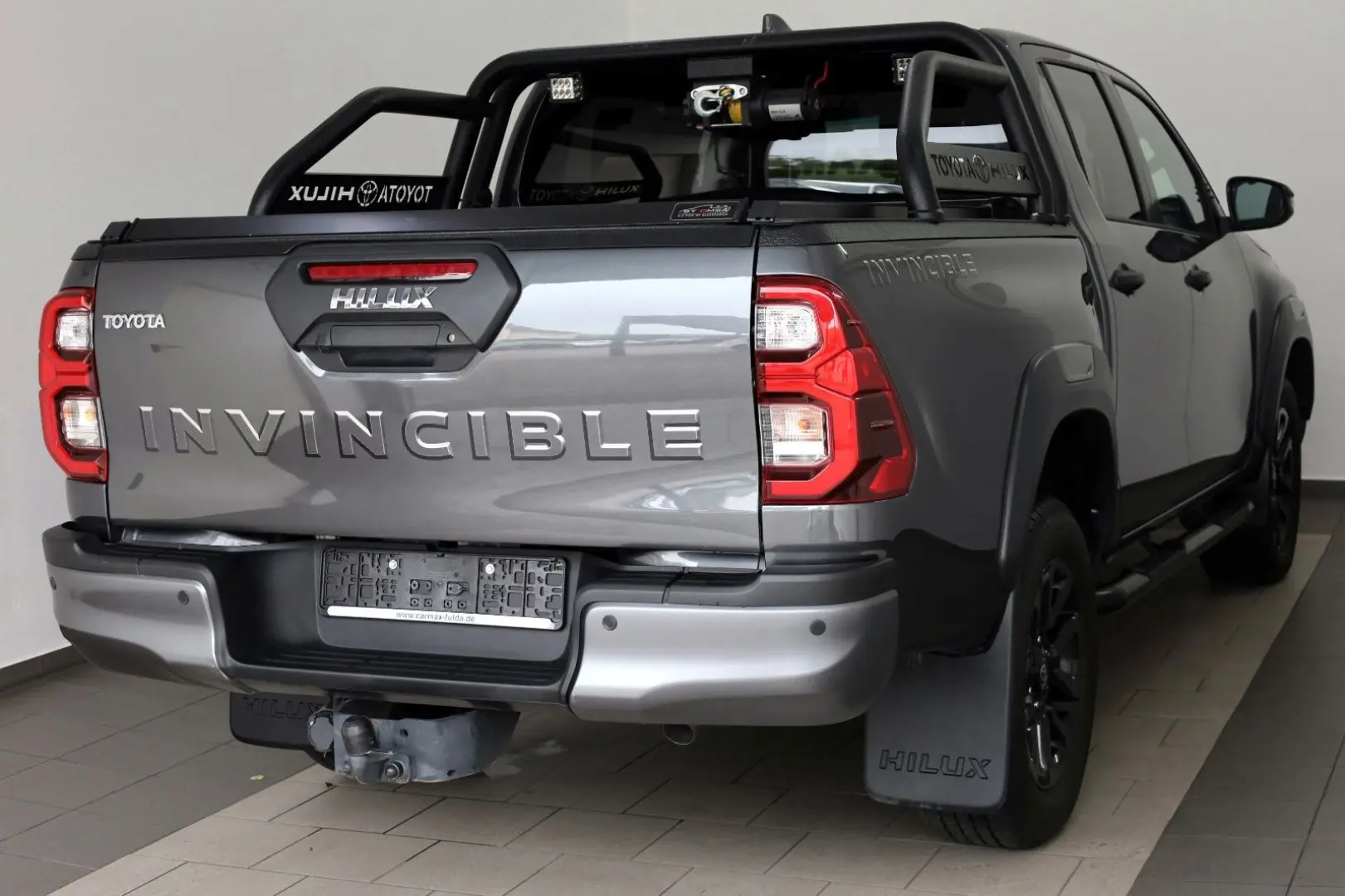 Hilux 2.8 D-4D Invincible,ACC,Rollbügel,Sthz,AHK