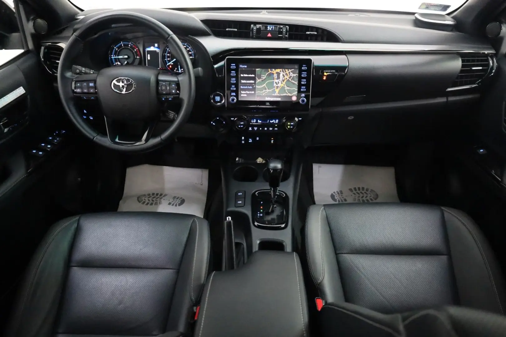 Hilux 2.8 D-4D Invincible,ACC,Rollbügel,Sthz,AHK