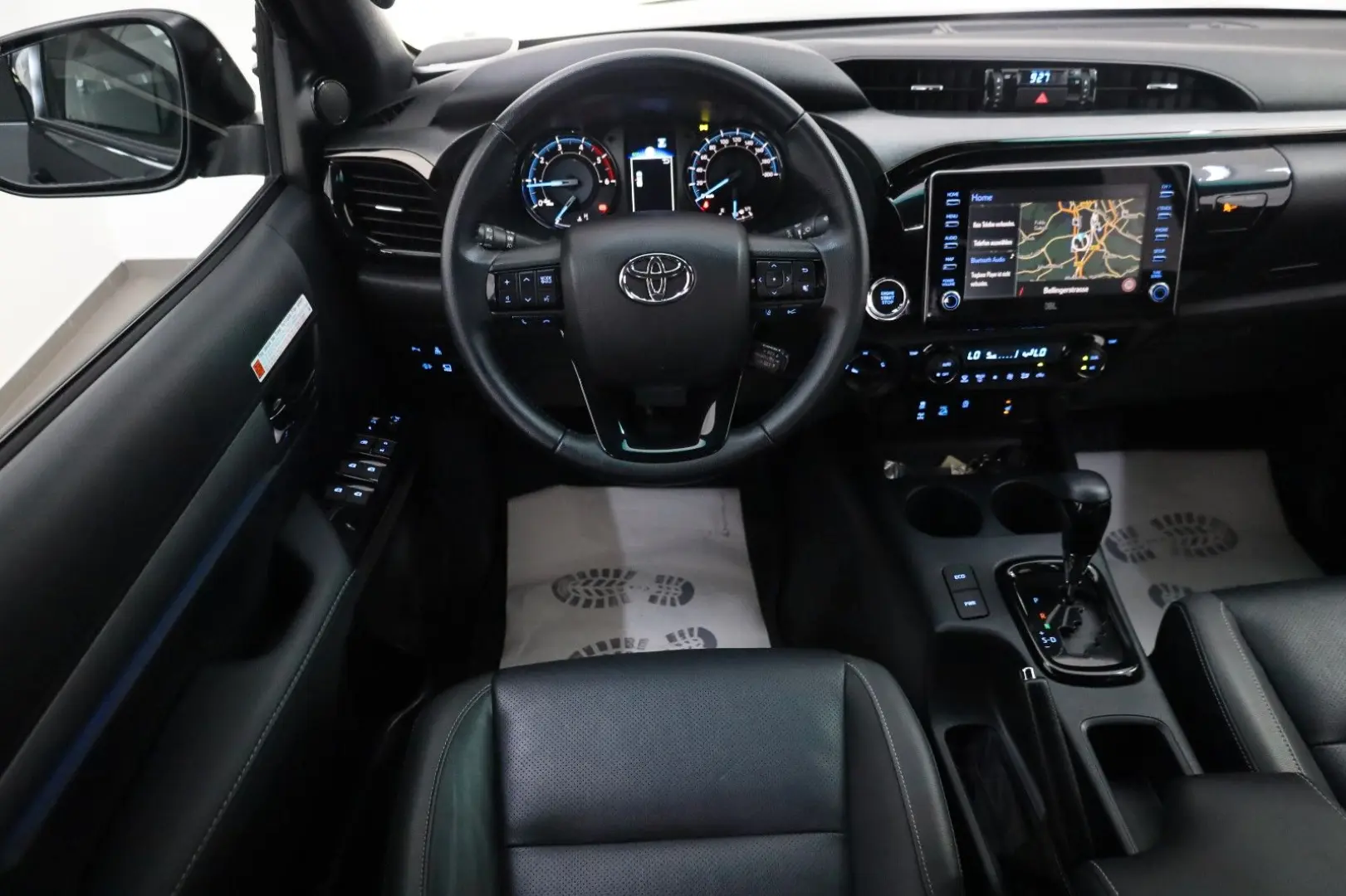 Hilux 2.8 D-4D Invincible,ACC,Rollbügel,Sthz,AHK