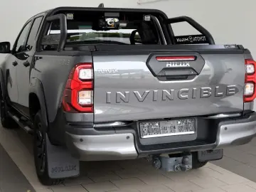 Hilux 2.8 D-4D Invincible,ACC,Rollbügel,Sthz,AHK
