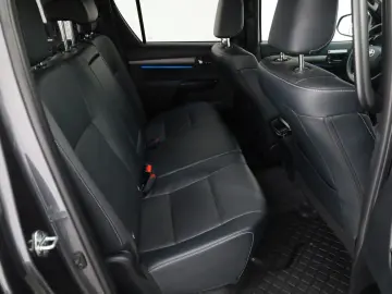 Hilux 2.8 D-4D Invincible,ACC,Rollbügel,Sthz,AHK