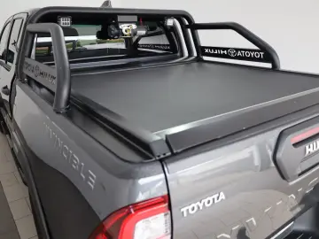 Hilux 2.8 D-4D Invincible,ACC,Rollbügel,Sthz,AHK