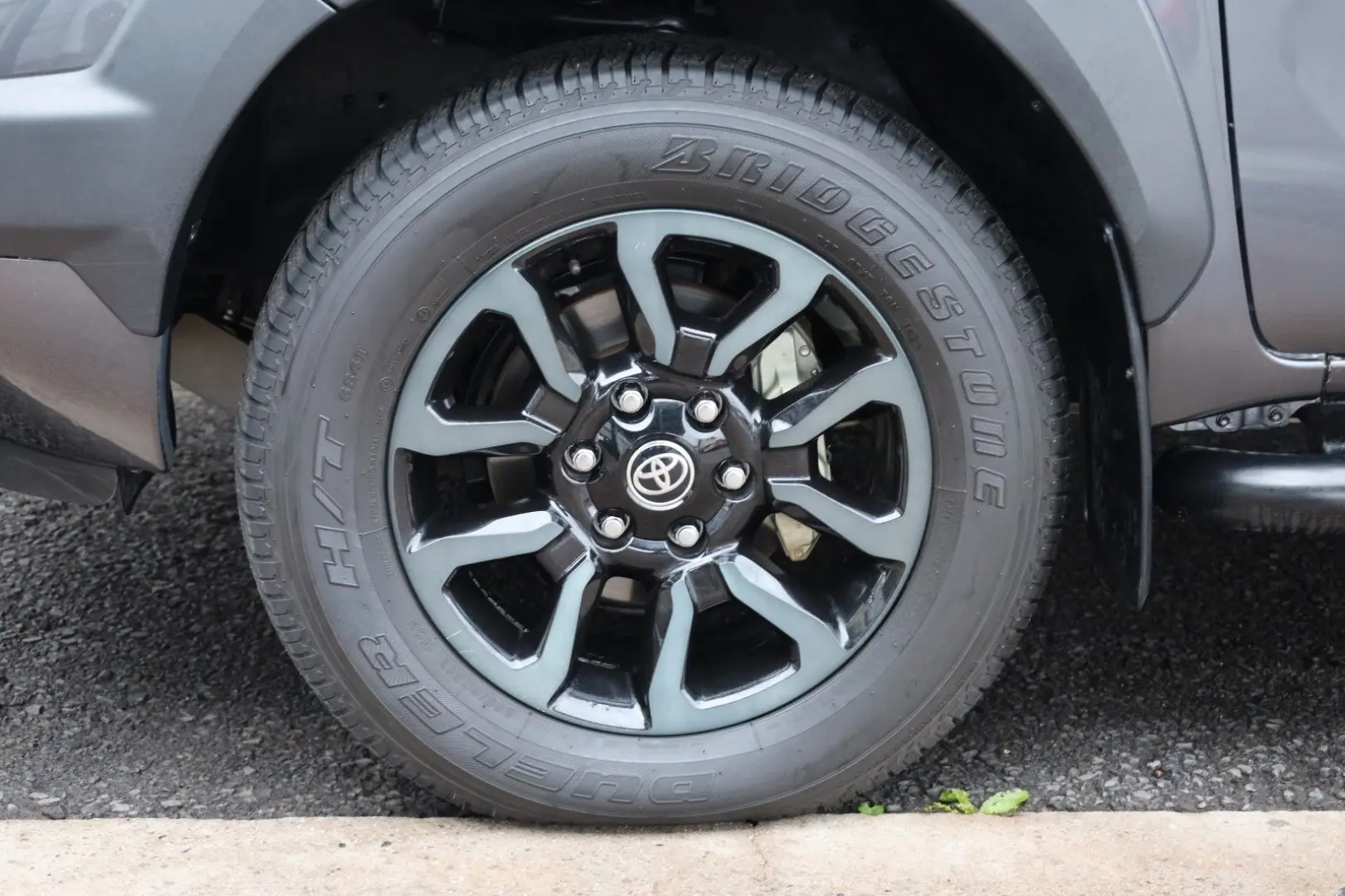 Hilux 2.8 D-4D Invincible,ACC,Rollbügel,Sthz,AHK