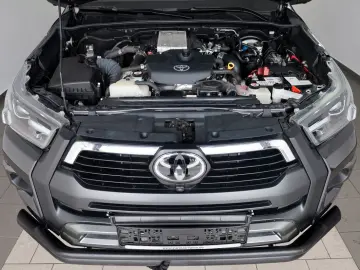 Hilux 2.8 D-4D Invincible,ACC,Rollbügel,Sthz,AHK