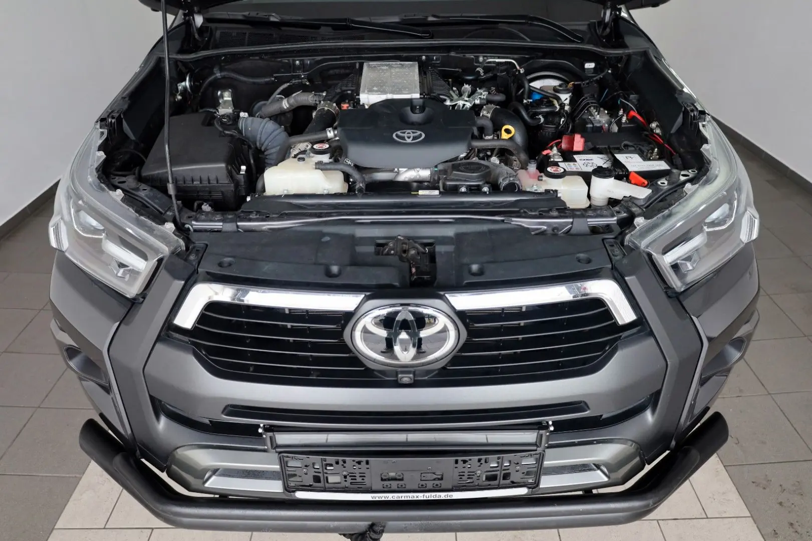 Hilux 2.8 D-4D Invincible,ACC,Rollbügel,Sthz,AHK