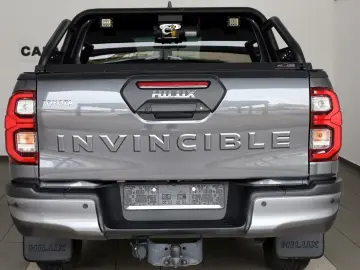 Hilux 2.8 D-4D Invincible,ACC,Rollbügel,Sthz,AHK