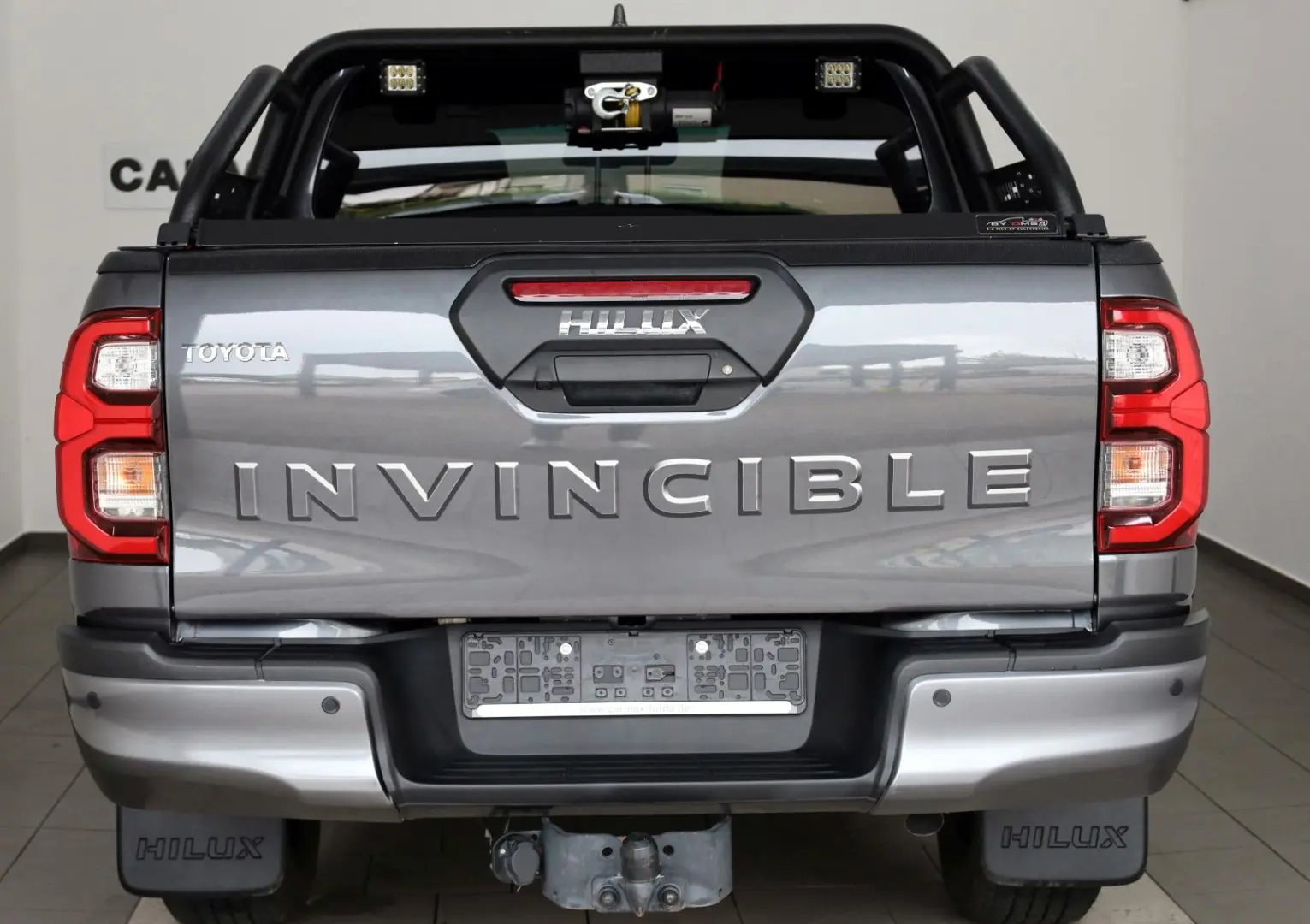 Hilux 2.8 D-4D Invincible,ACC,Rollbügel,Sthz,AHK