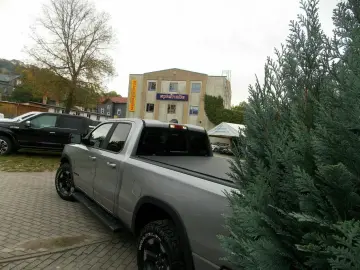 RAM 1500 Rebel Hemi 5,7 4x4 Teilleder