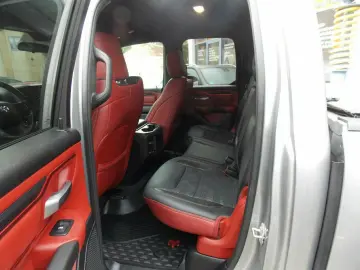 RAM 1500 Rebel Hemi 5,7 4x4 Teilleder