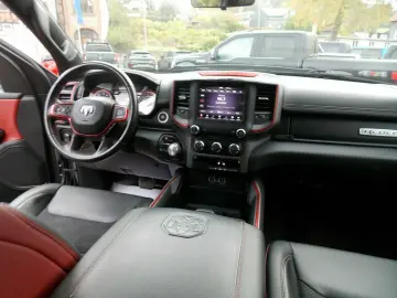 RAM 1500 Rebel Hemi 5,7 4x4 Teilleder