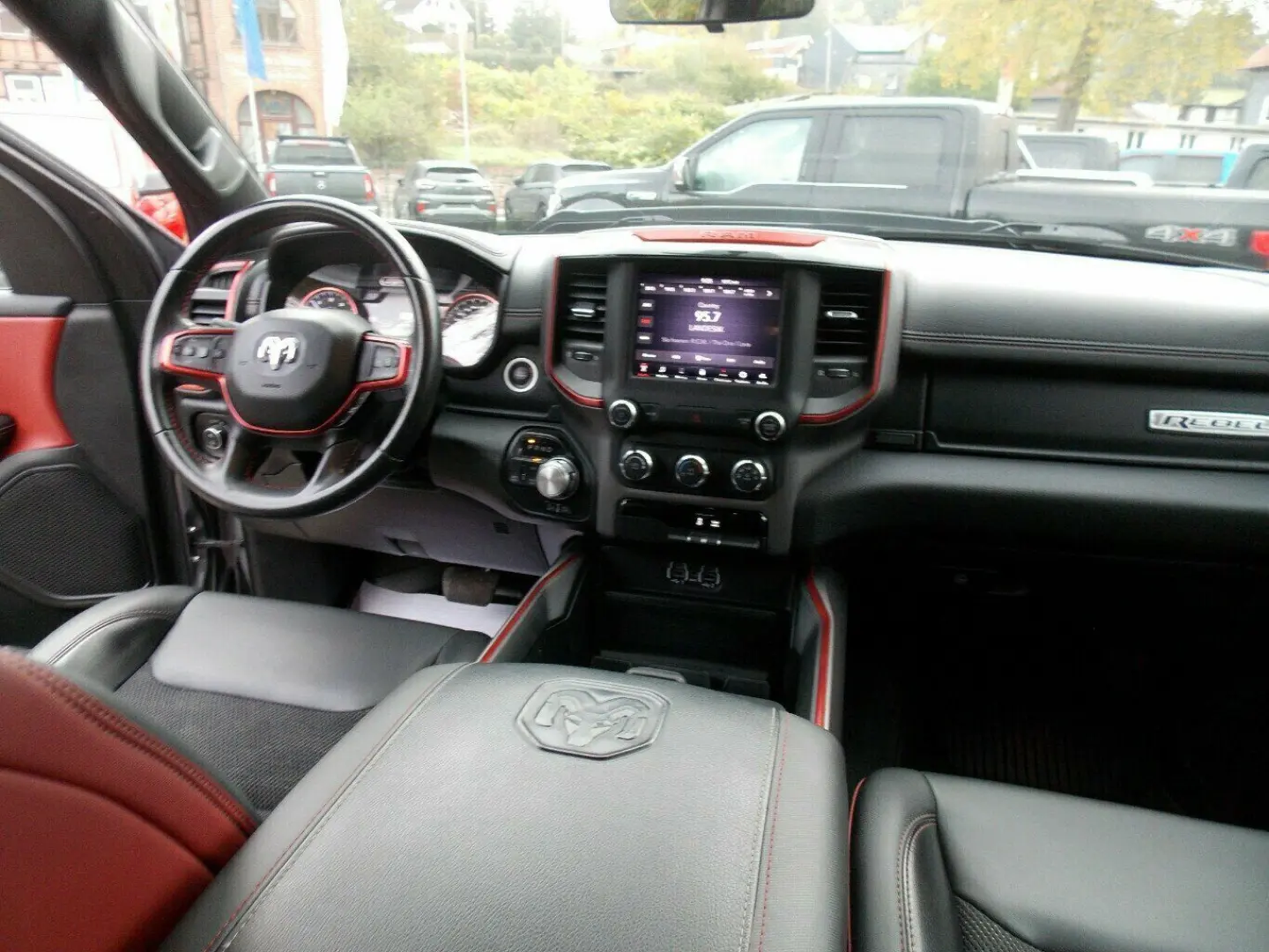 RAM 1500 Rebel Hemi 5,7 4x4 Teilleder