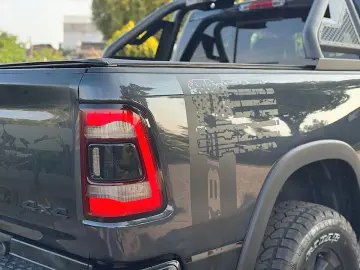 RAM 5.7 V8 HEMI REBEL Offroad 4x4 *AXLE LOCK*