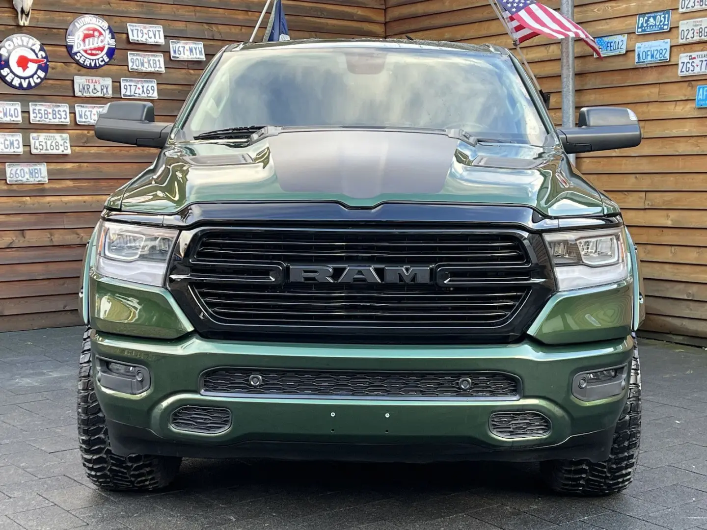 RAM 1500 OFFROAD 5,7L 4x4 AHK CarPlay Rollbar