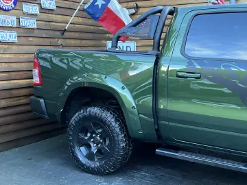 RAM 1500 OFFROAD 5,7L 4x4 AHK CarPlay Rollbar