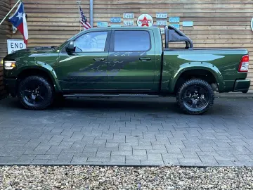 RAM 1500 OFFROAD 5,7L 4x4 AHK CarPlay Rollbar