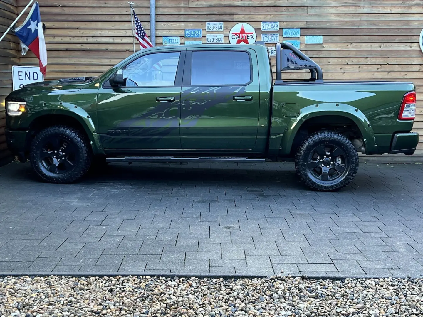 RAM 1500 OFFROAD 5,7L 4x4 AHK CarPlay Rollbar