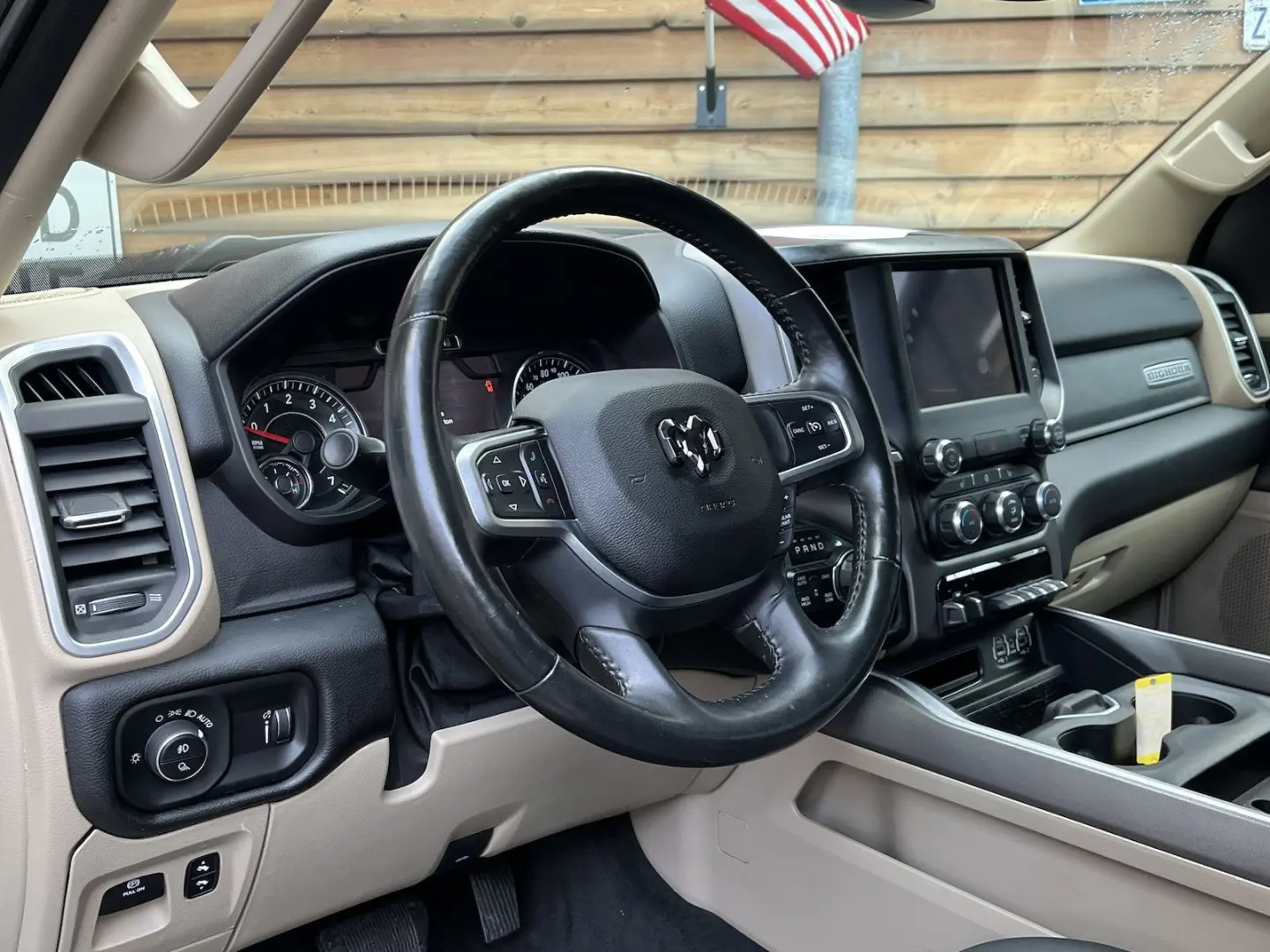 RAM 1500 OFFROAD 5,7L 4x4 AHK CarPlay Rollbar