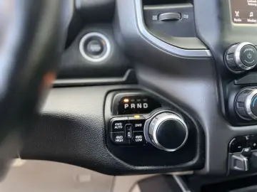 RAM 1500 OFFROAD 5,7L 4x4 AHK CarPlay Rollbar