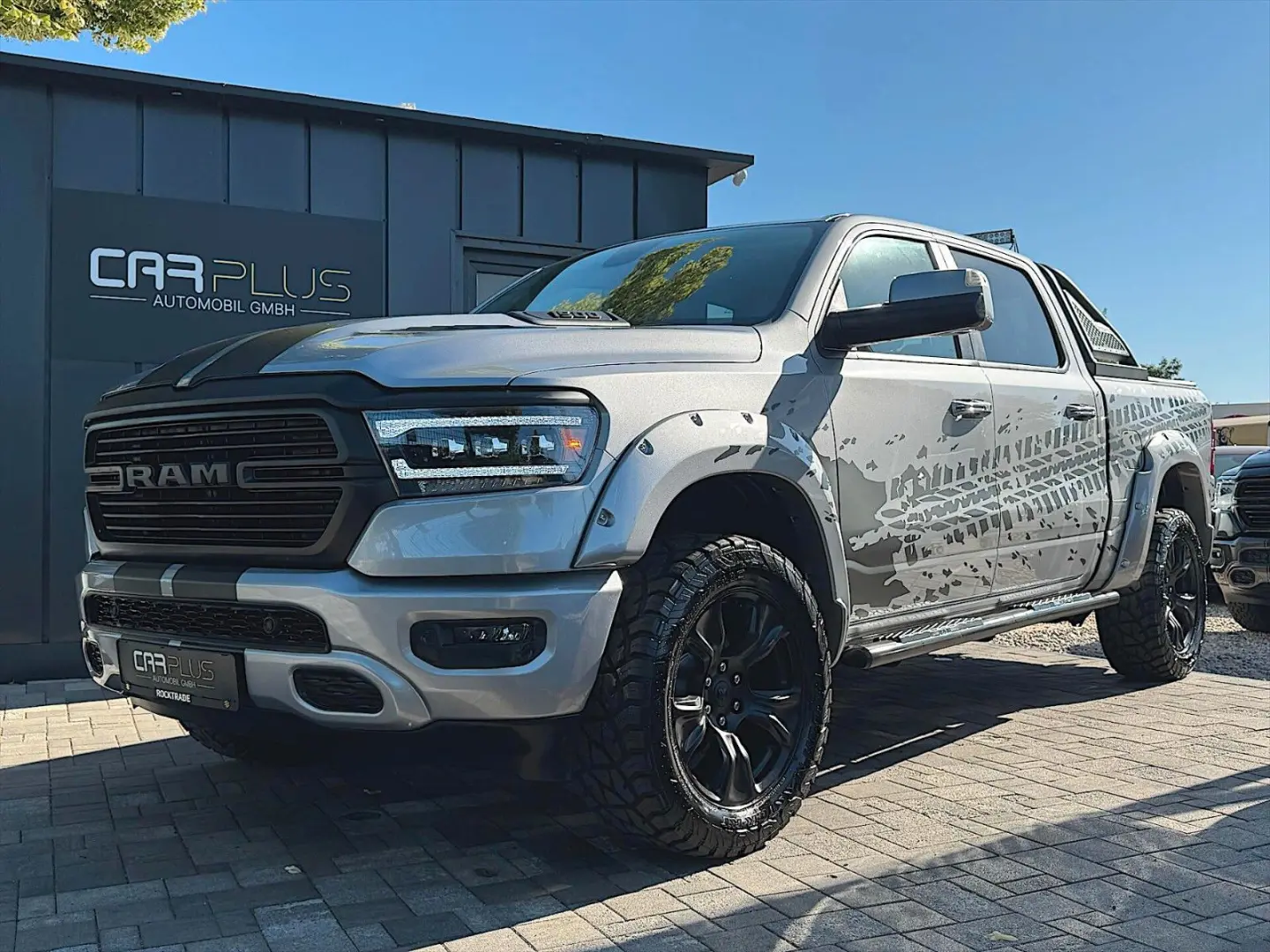 RAM 5.7 V8 HEMI LARAMIE NIGHT Offroad 4x4 LED