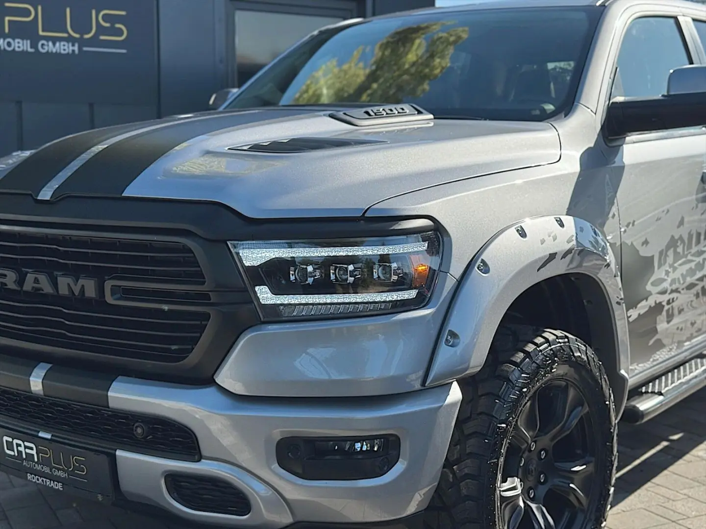 RAM 5.7 V8 HEMI LARAMIE NIGHT Offroad 4x4 LED