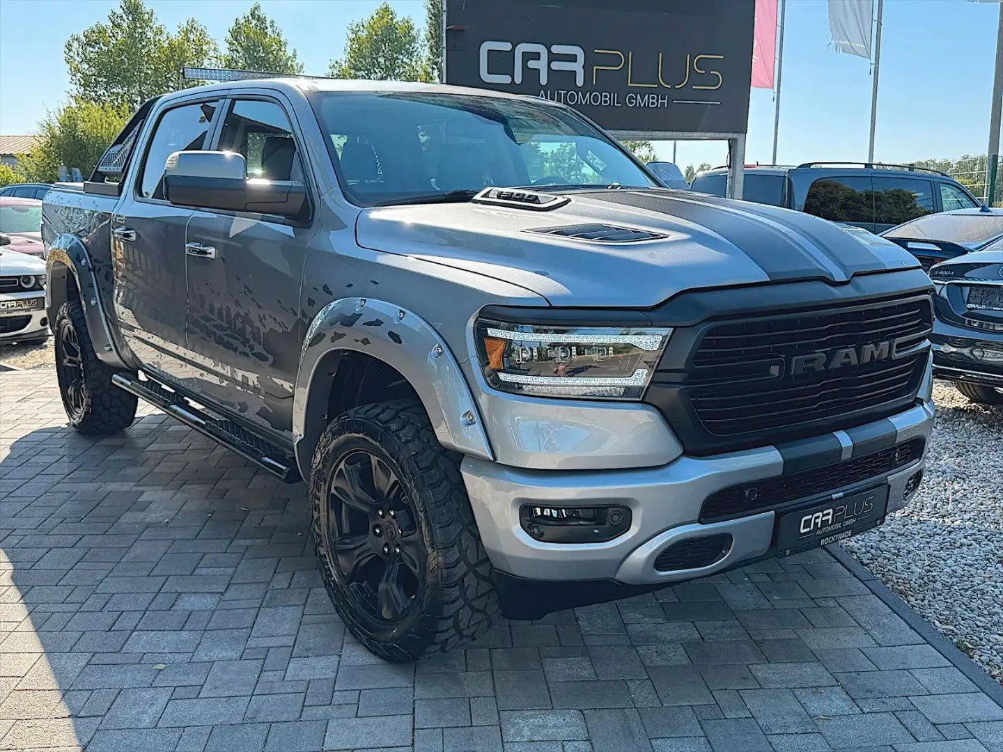 RAM 5.7 V8 HEMI LARAMIE NIGHT Offroad 4x4 LED