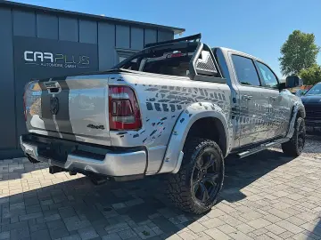RAM 5.7 V8 HEMI LARAMIE NIGHT Offroad 4x4 LED