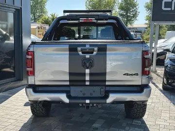 RAM 5.7 V8 HEMI LARAMIE NIGHT Offroad 4x4 LED